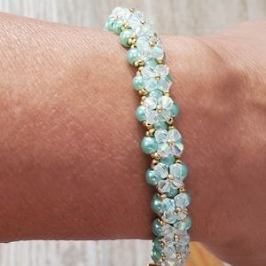 Green pearl and Swarovski crystal bracelet
